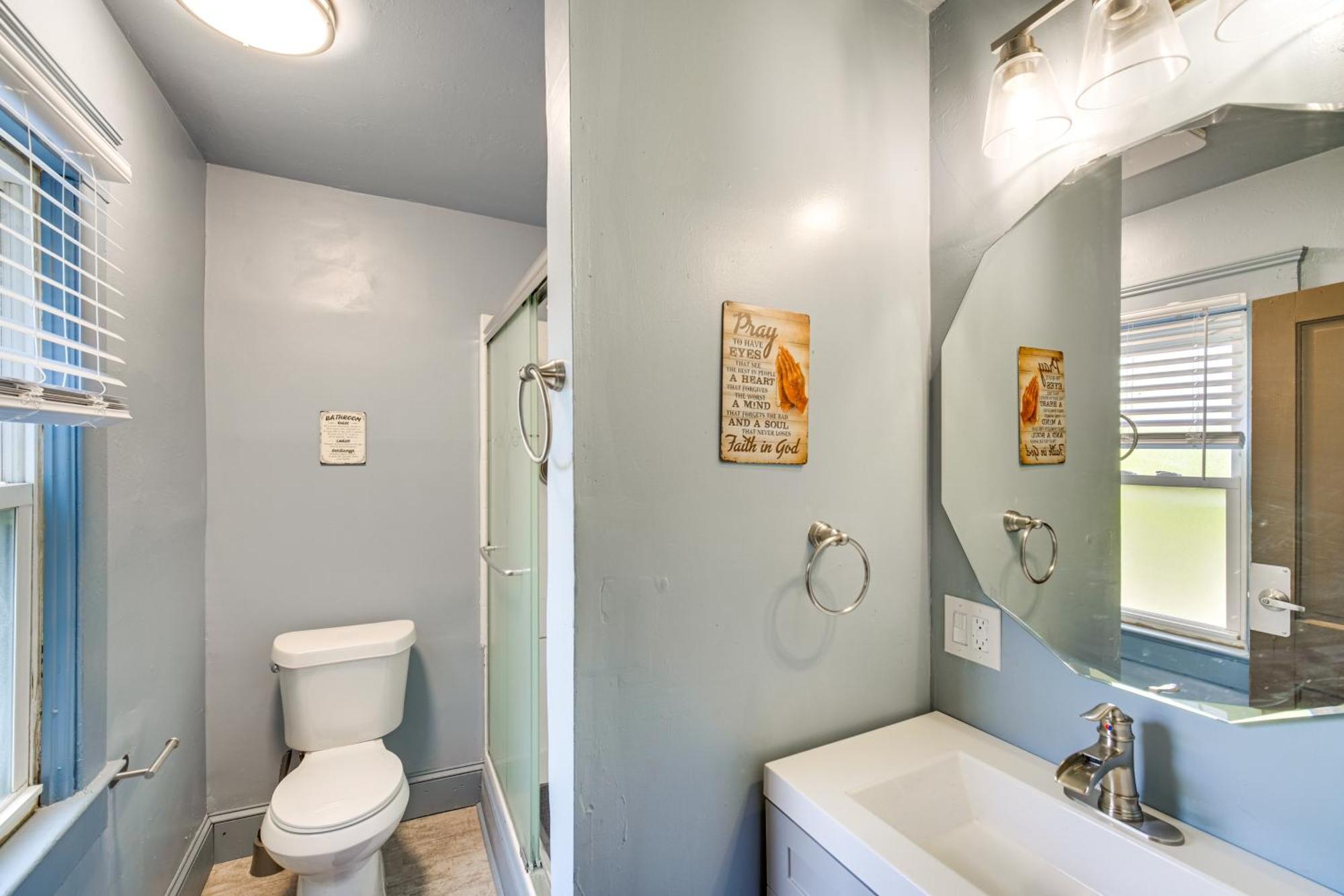 4 Mi To Dtwn With Patio In Cleveland! Holiday home *
