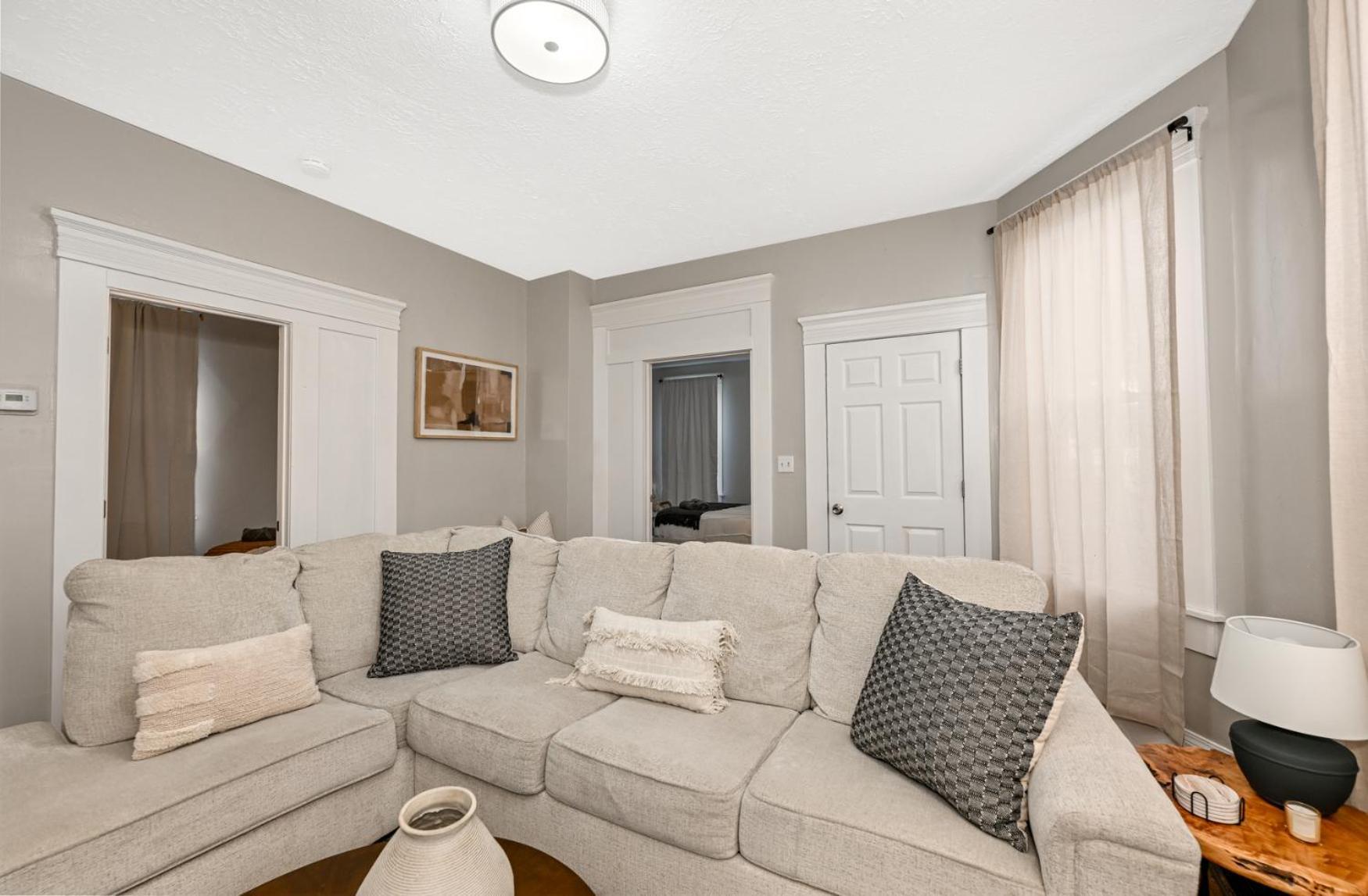 3 Bed Spacious 1st Floor At Tremont *