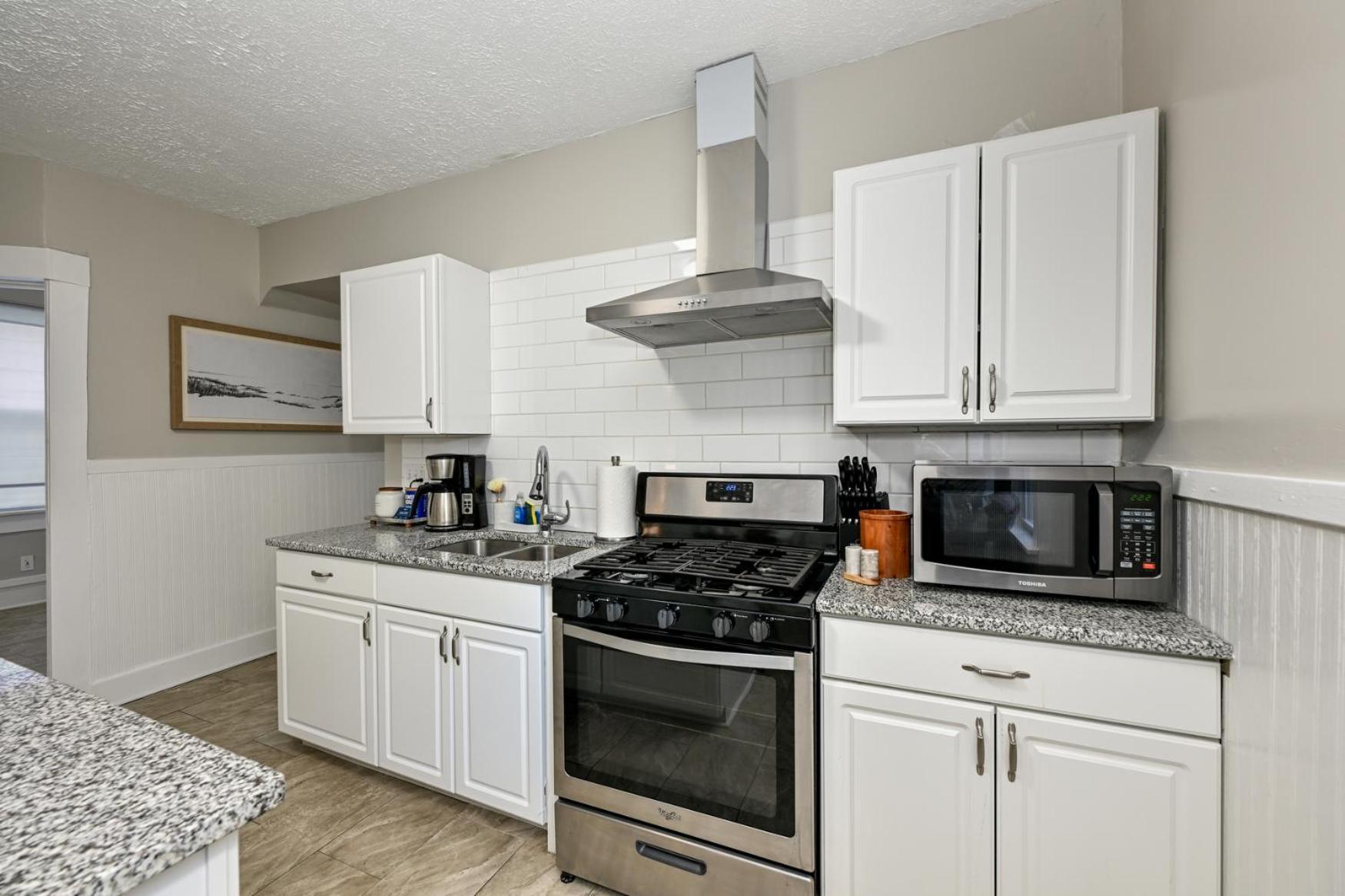 3 Bed Spacious 1st Floor At Tremont Apartment Cleveland