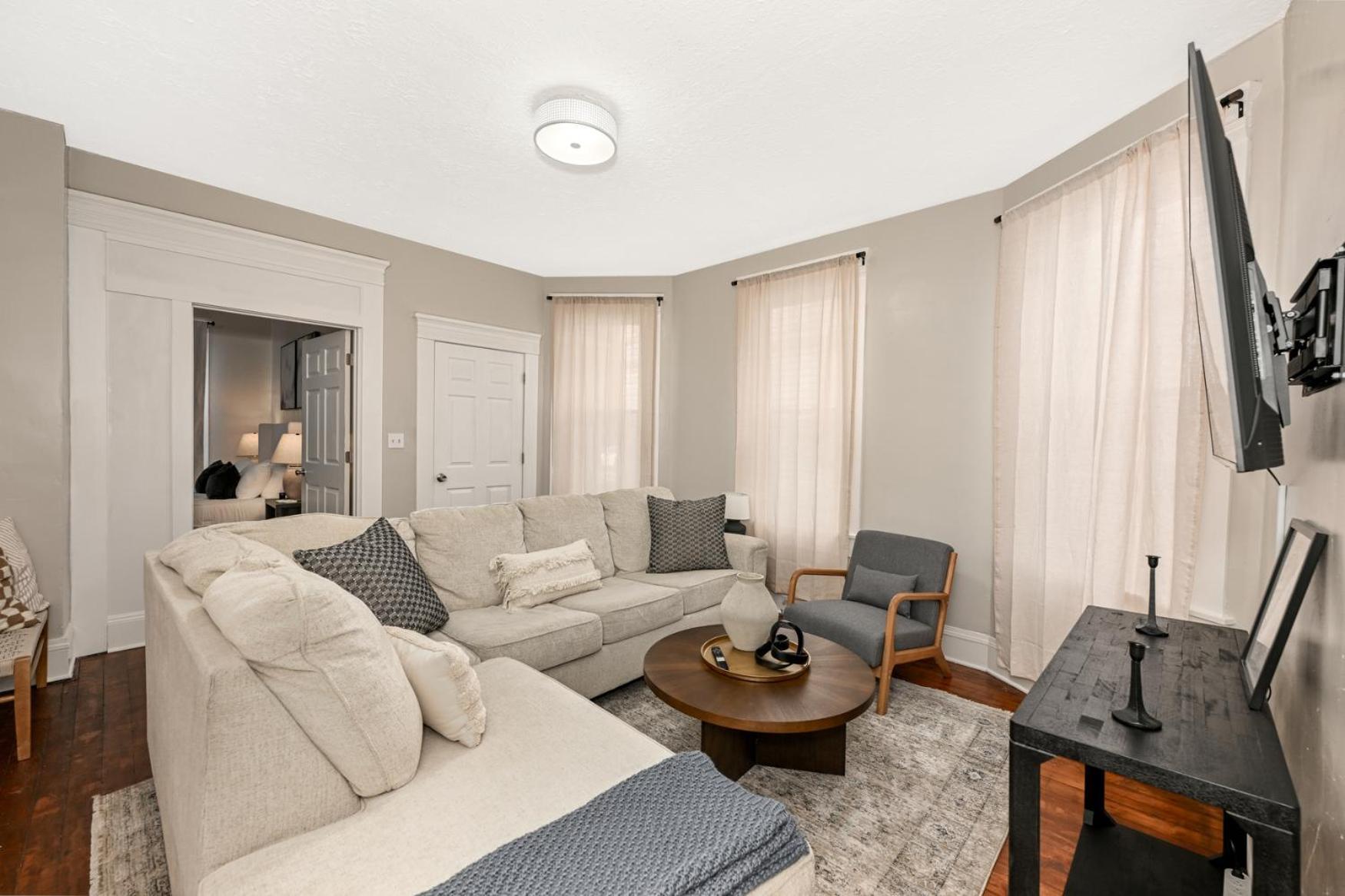 3 Bed Spacious 1st Floor At Tremont Cleveland