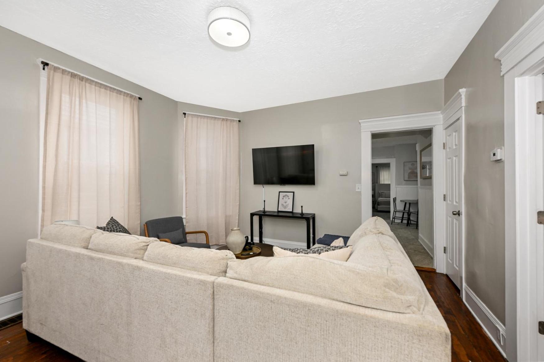 3 Bed Spacious 1st Floor At Tremont Apartment *