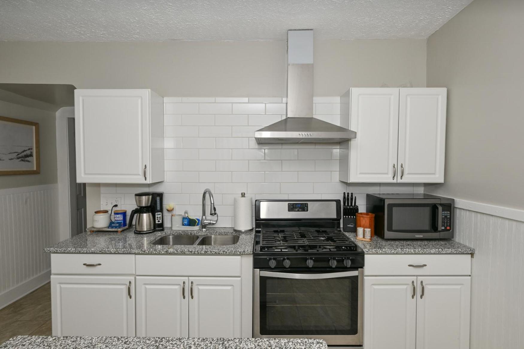 Apartment 3 Bed Spacious 1st Floor At Tremont Cleveland