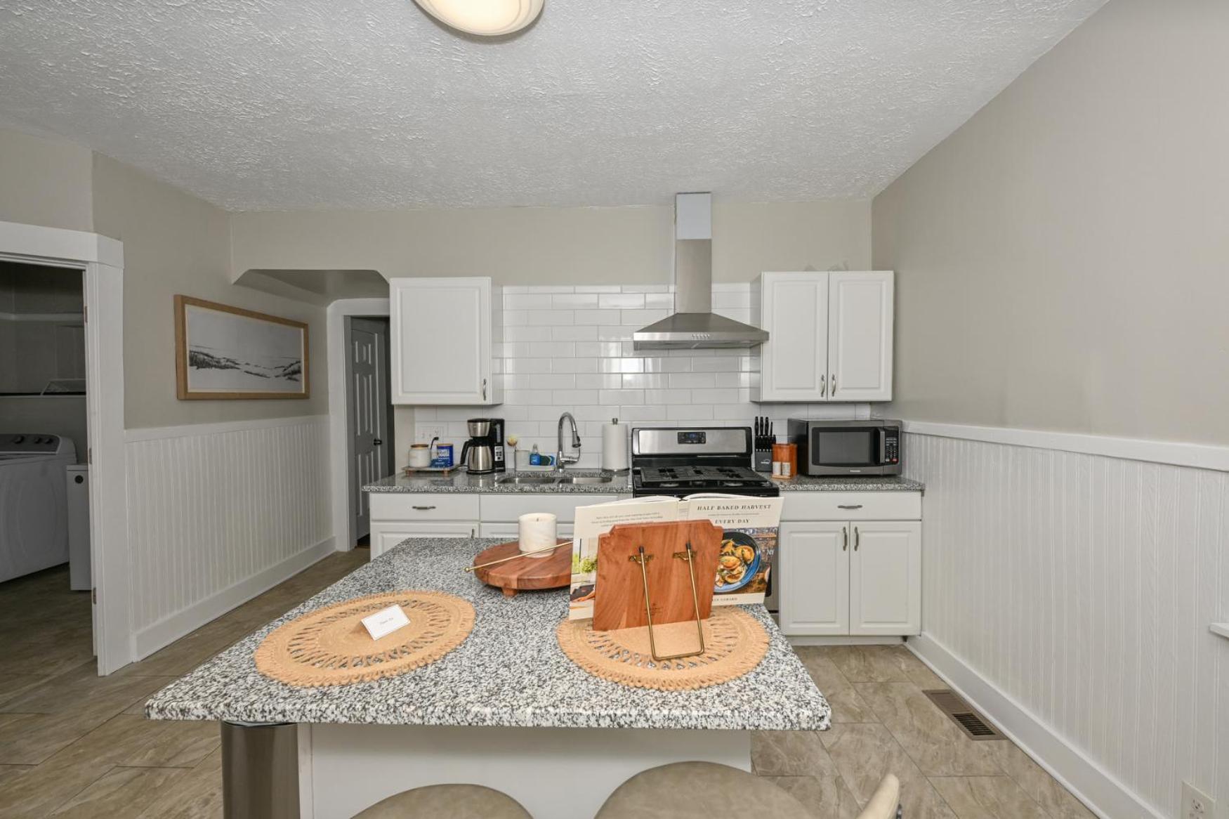 3 Bed Spacious 1st Floor At Tremont Apartment