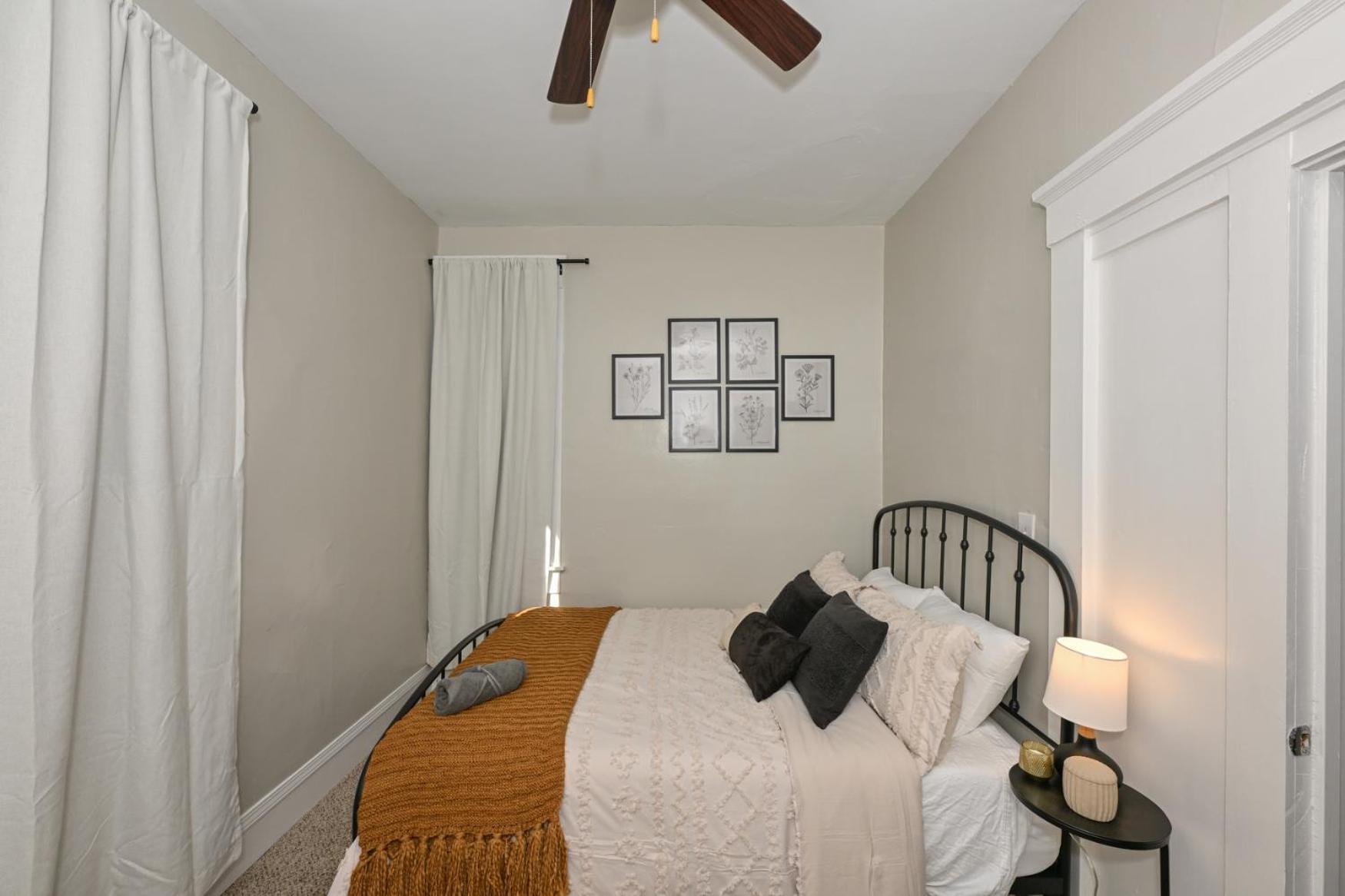 Apartment 3 Bed Spacious 1st Floor At Tremont Cleveland