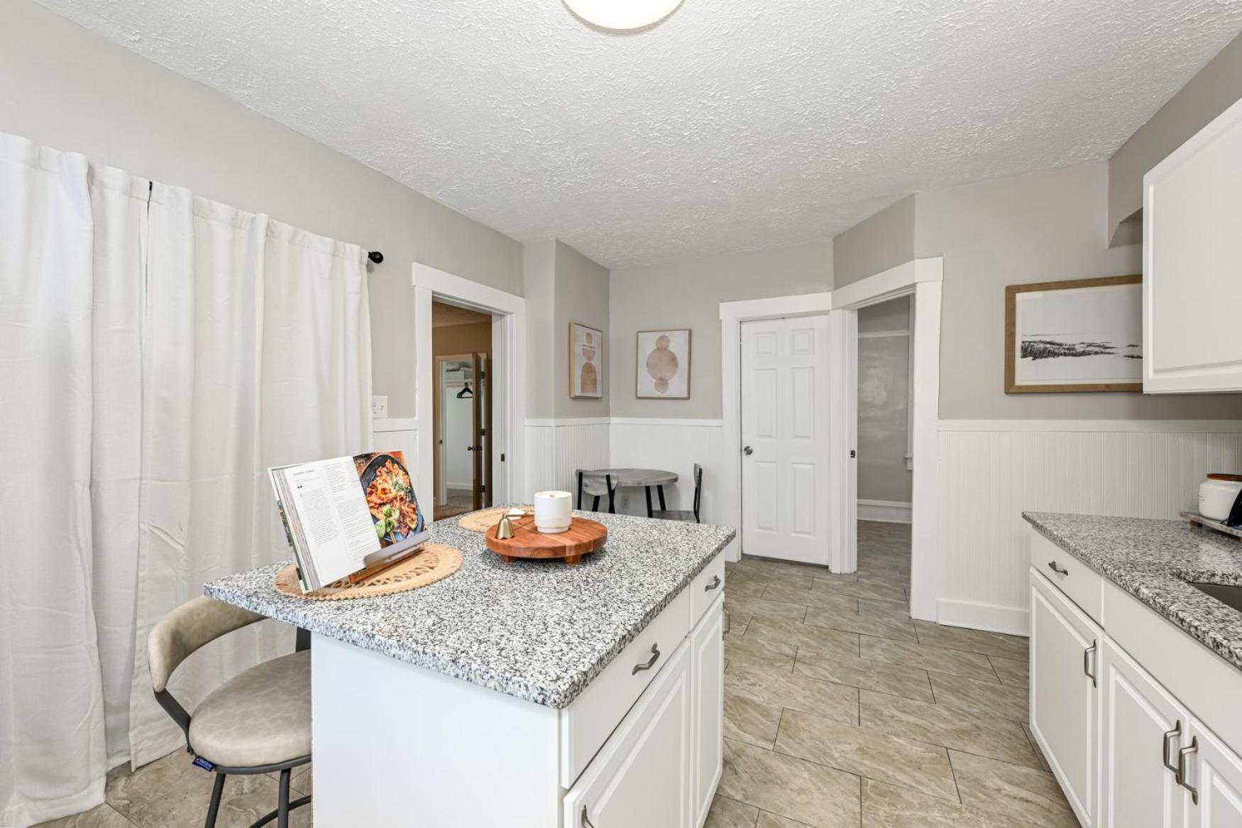 Apartment 3 Bed Spacious 1st Floor At Tremont