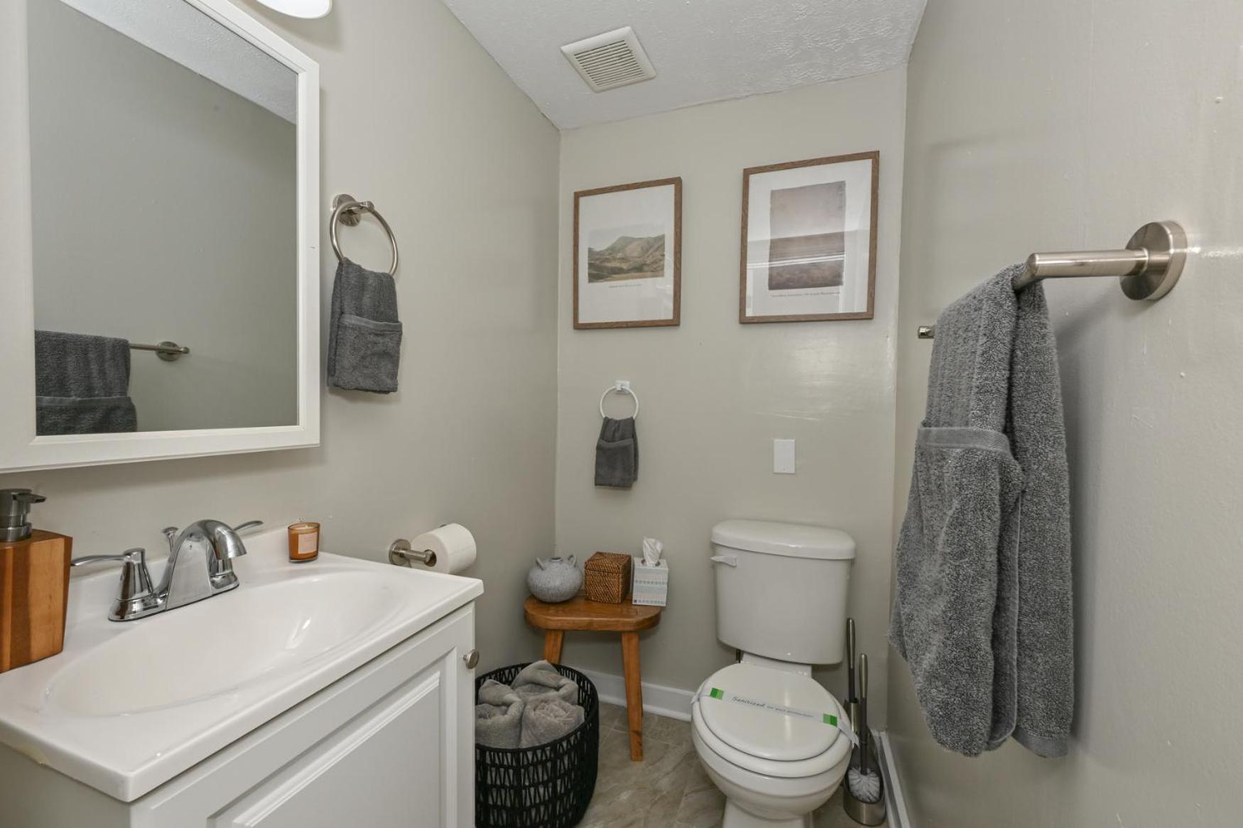 Apartment 3 Bed Spacious 1st Floor At Tremont Cleveland