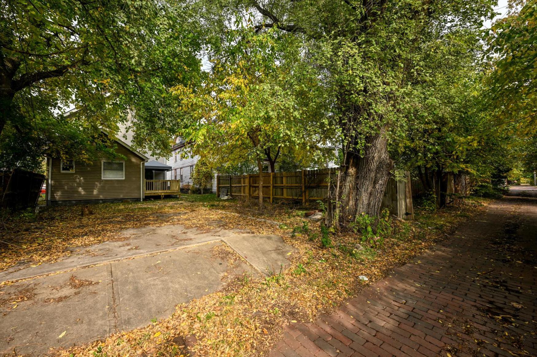 3 Bed Spacious 1st Floor At Tremont * Cleveland