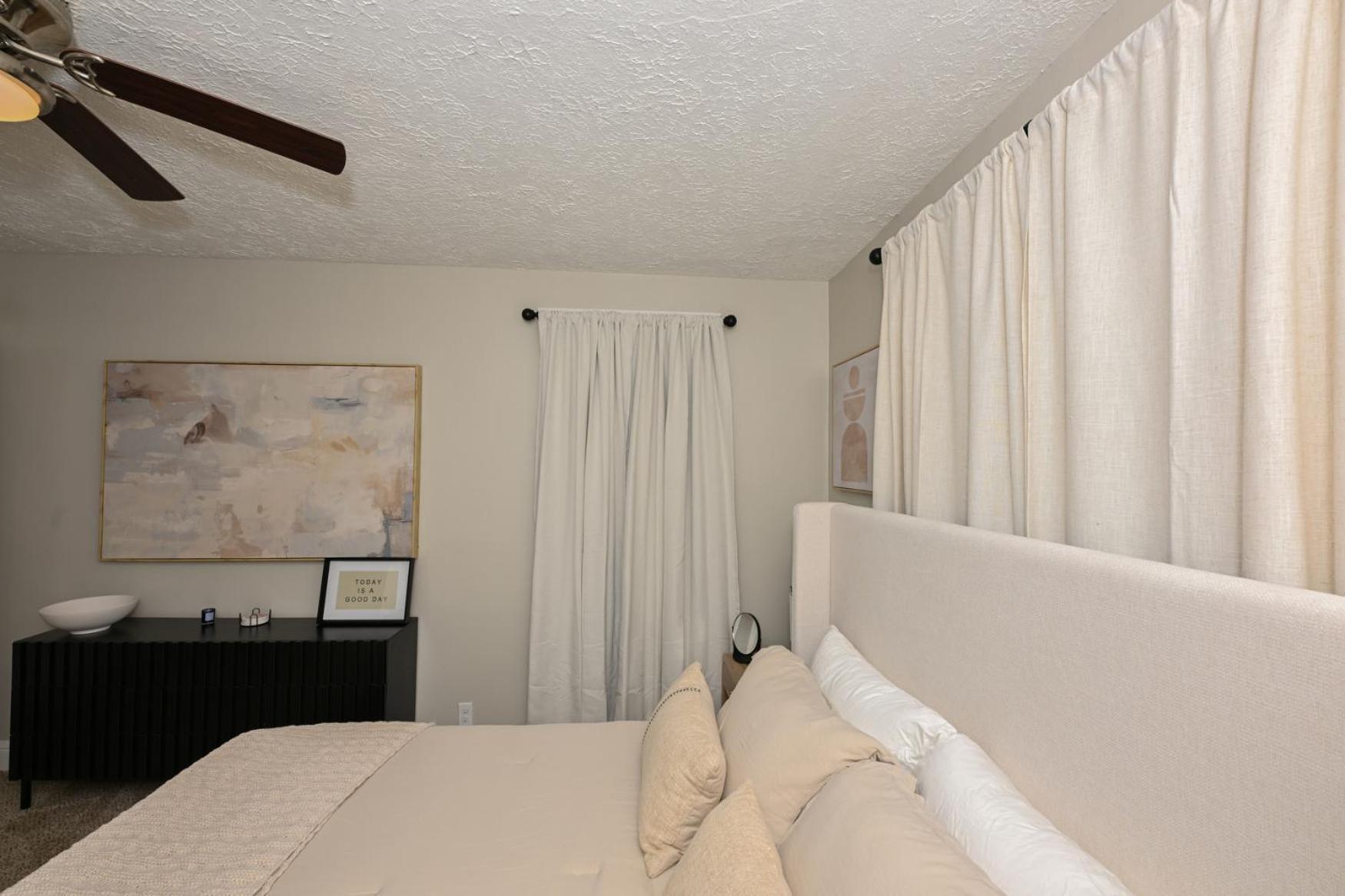 3 Bed Spacious 1st Floor At Tremont Apartment Cleveland