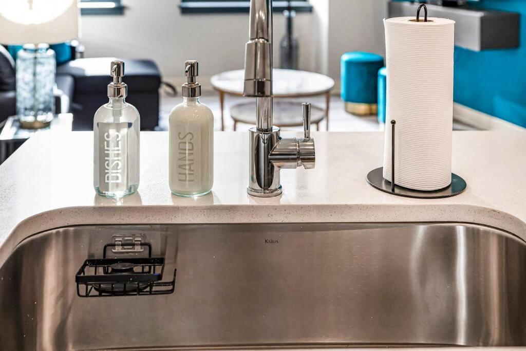 Heart Of Downtown Cleveland, With Free Heated Pool And Gym With Steam 413 *