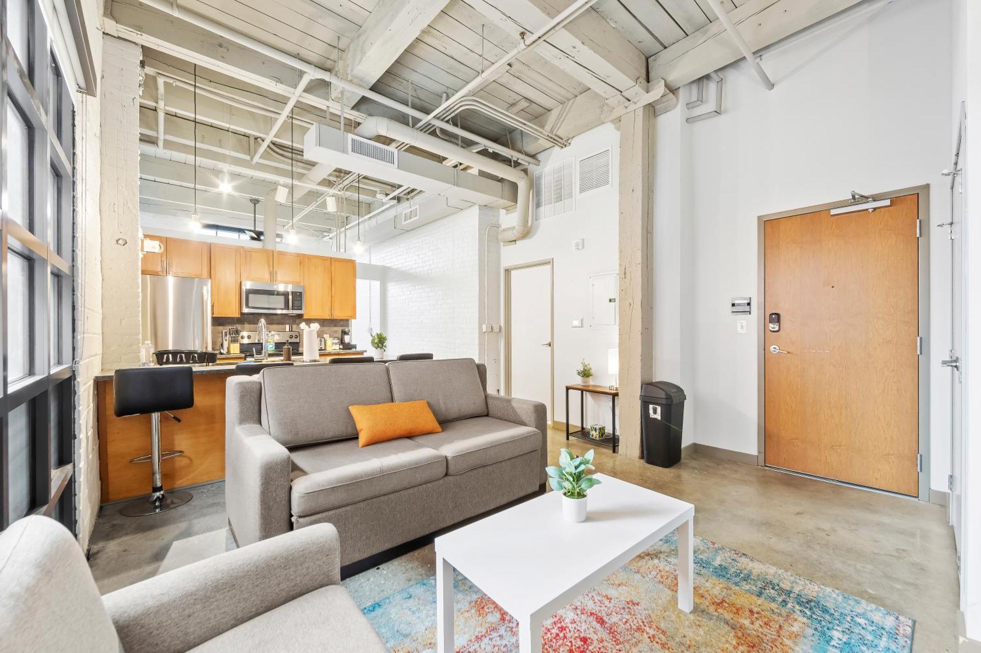 108- The Cozy Comfy Spacious Loft Wi-fi Parking Cafe * Cleveland