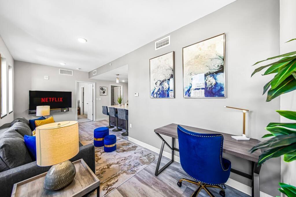 Apartment Chic 2-br Unit With Free Pool & Playhouse Square View 1103 Cleveland