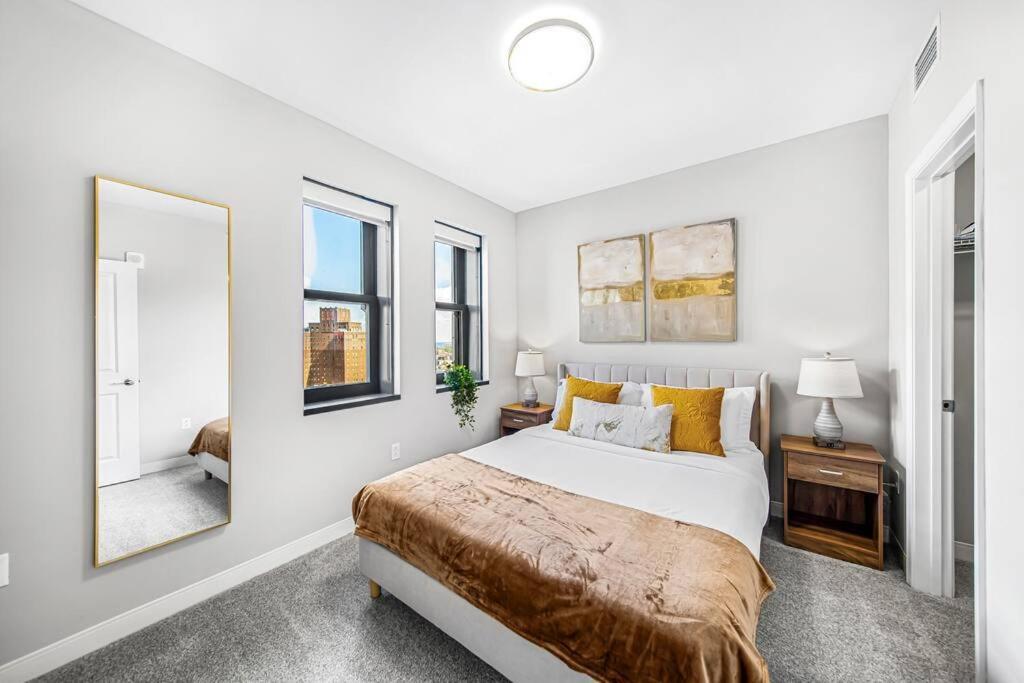 Chic 2-br Unit With Free Pool & Playhouse Square View 1103 * Cleveland