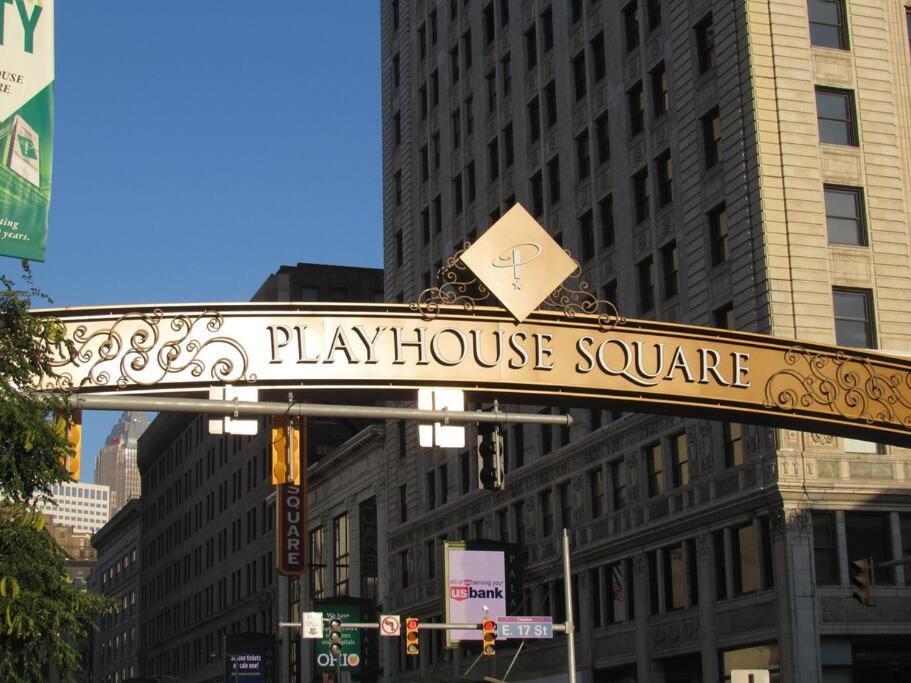 Apartment Chic 2-br Unit With Free Pool & Playhouse Square View 1103 *