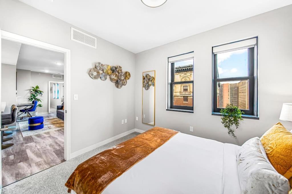Chic 2-br Unit With Free Pool & Playhouse Square View 1103 Apartment Cleveland