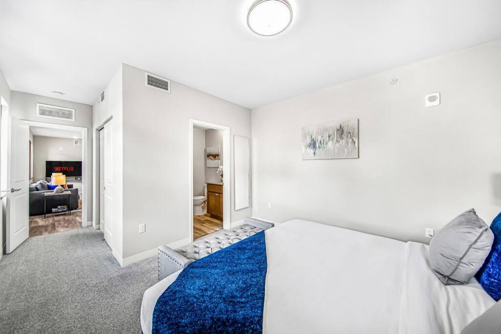 Apartment Chic 2-br Unit With Free Pool & Playhouse Square View 1103
