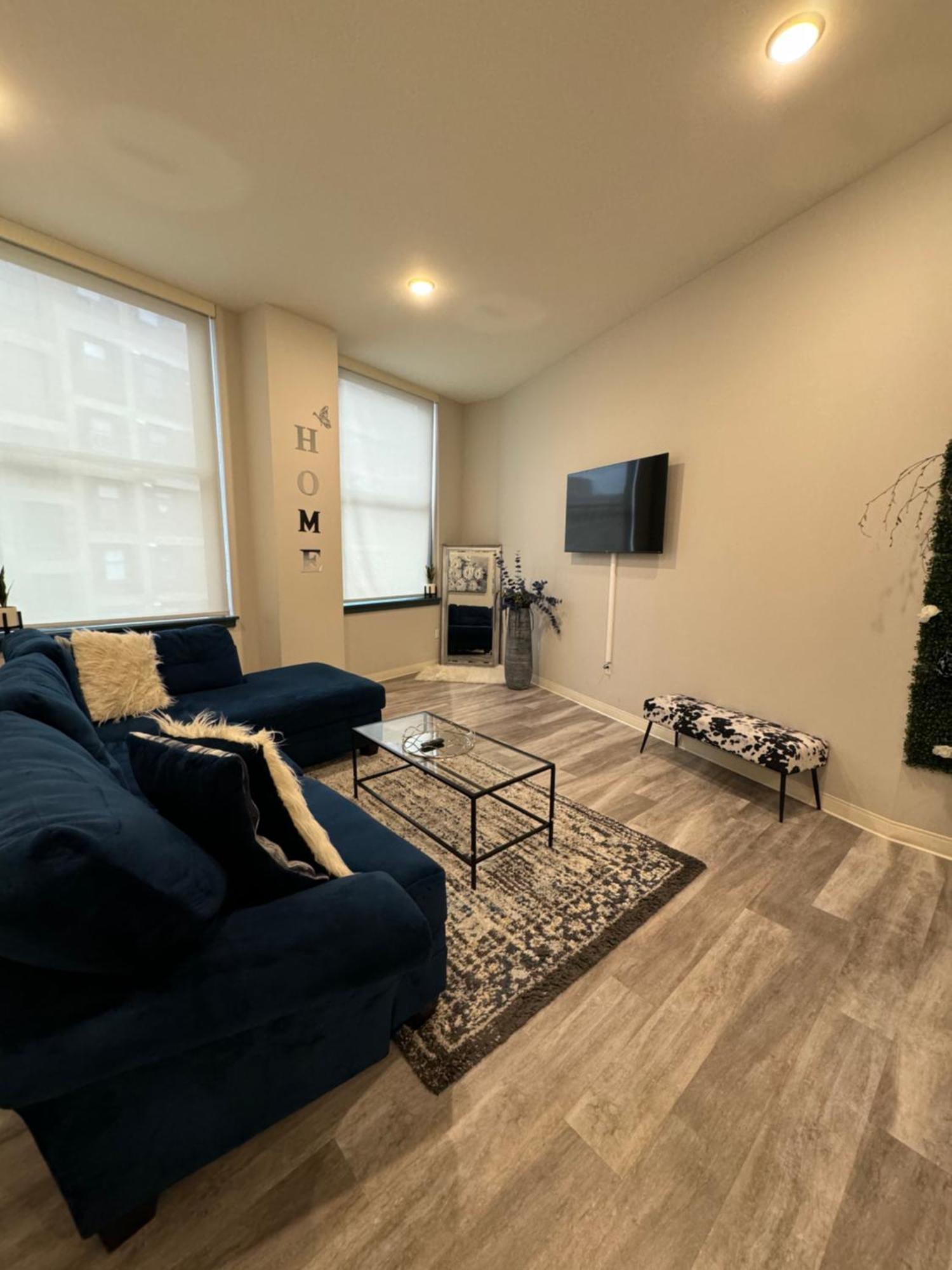 Beautiful Condo/rooftop Patio With Free Parking Apartment Cleveland