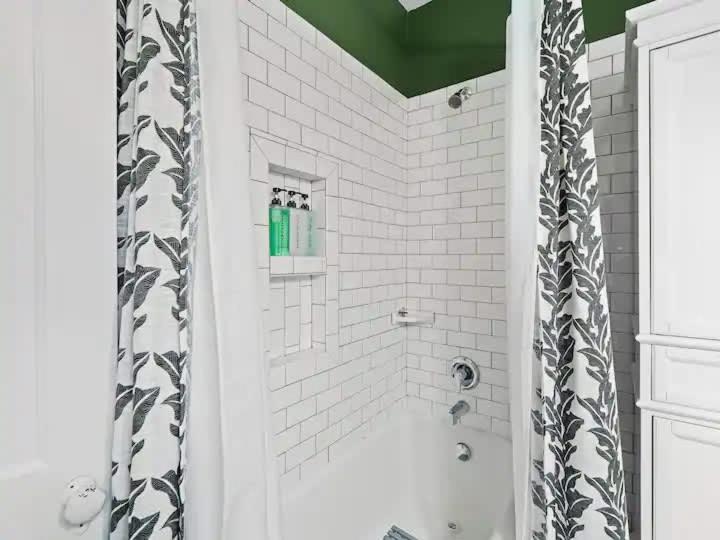 19th Century 'cleveland Double' - Walk To Beach Apartment