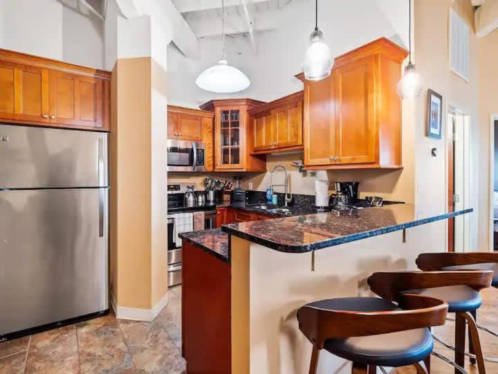Lakefront Loft - Walk 2 First Energy X Progressive * Cleveland