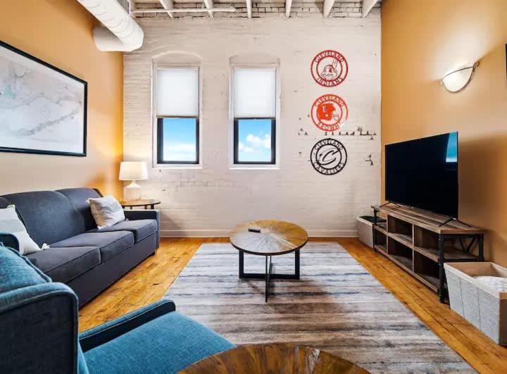 Lakefront Loft - Walk 2 First Energy X Progressive Cleveland
