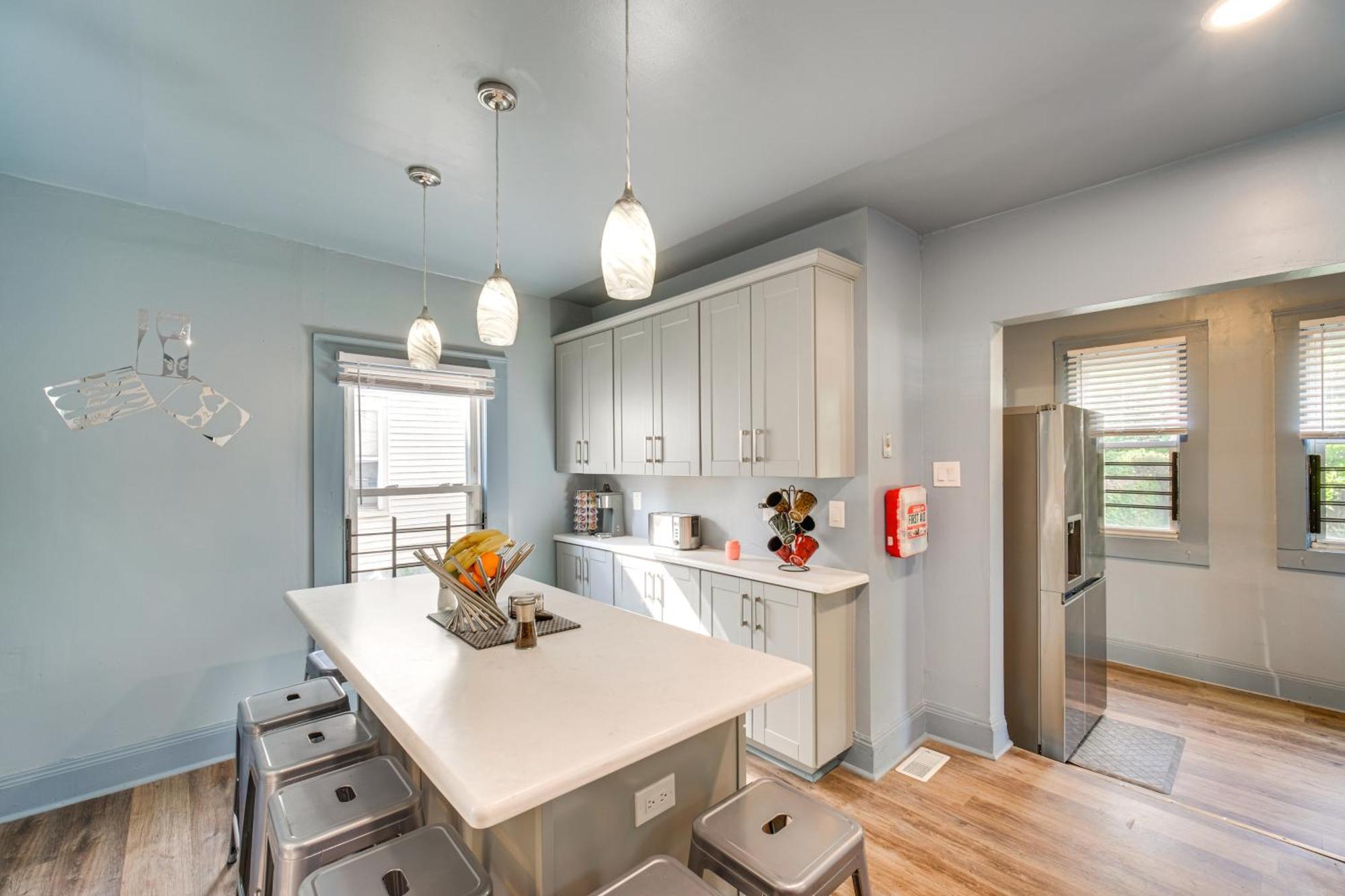 Holiday home 4 Mi To Dtwn With Patio In Cleveland!