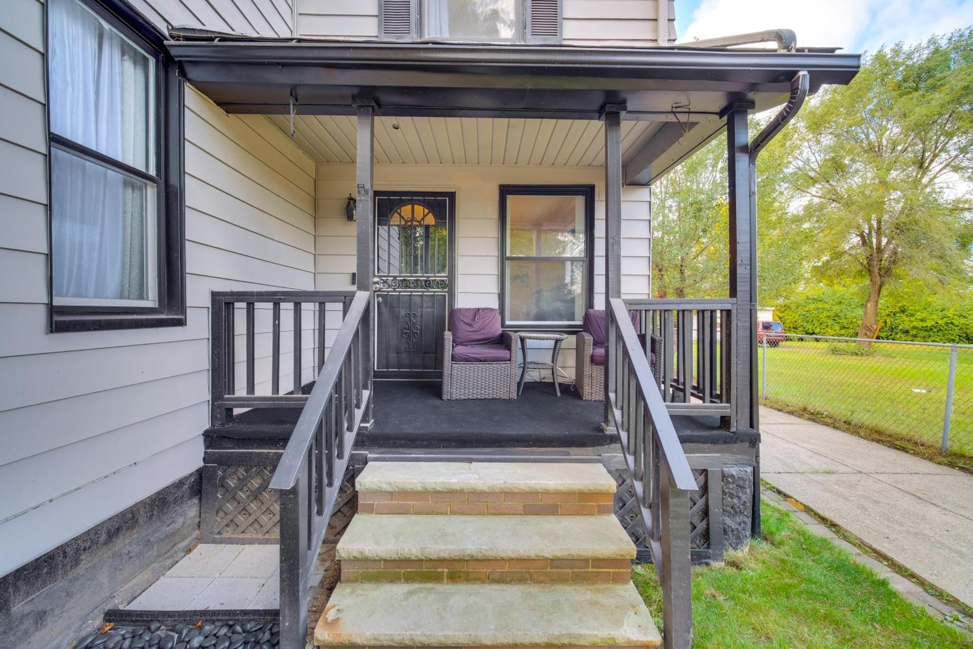 4 Mi To Dtwn With Patio In Cleveland! Holiday home *
