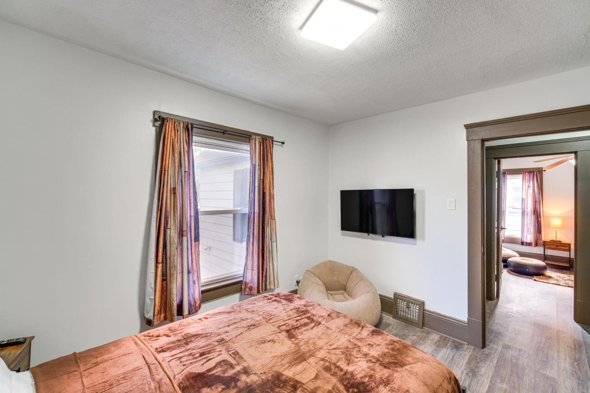 Holiday home 4 Mi To Dtwn With Patio In Cleveland! Cleveland
