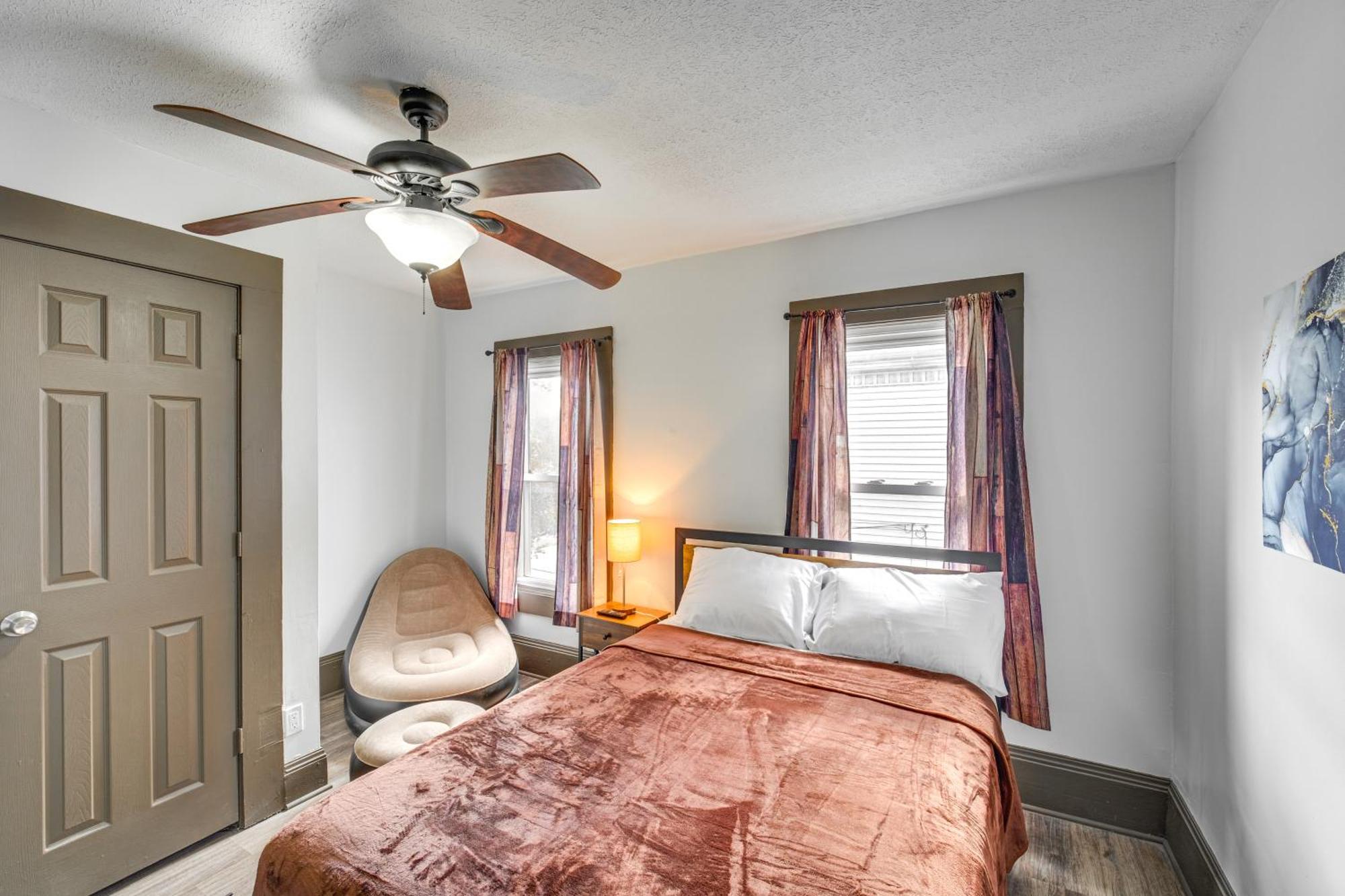 4 Mi To Dtwn With Patio In Cleveland! * Cleveland