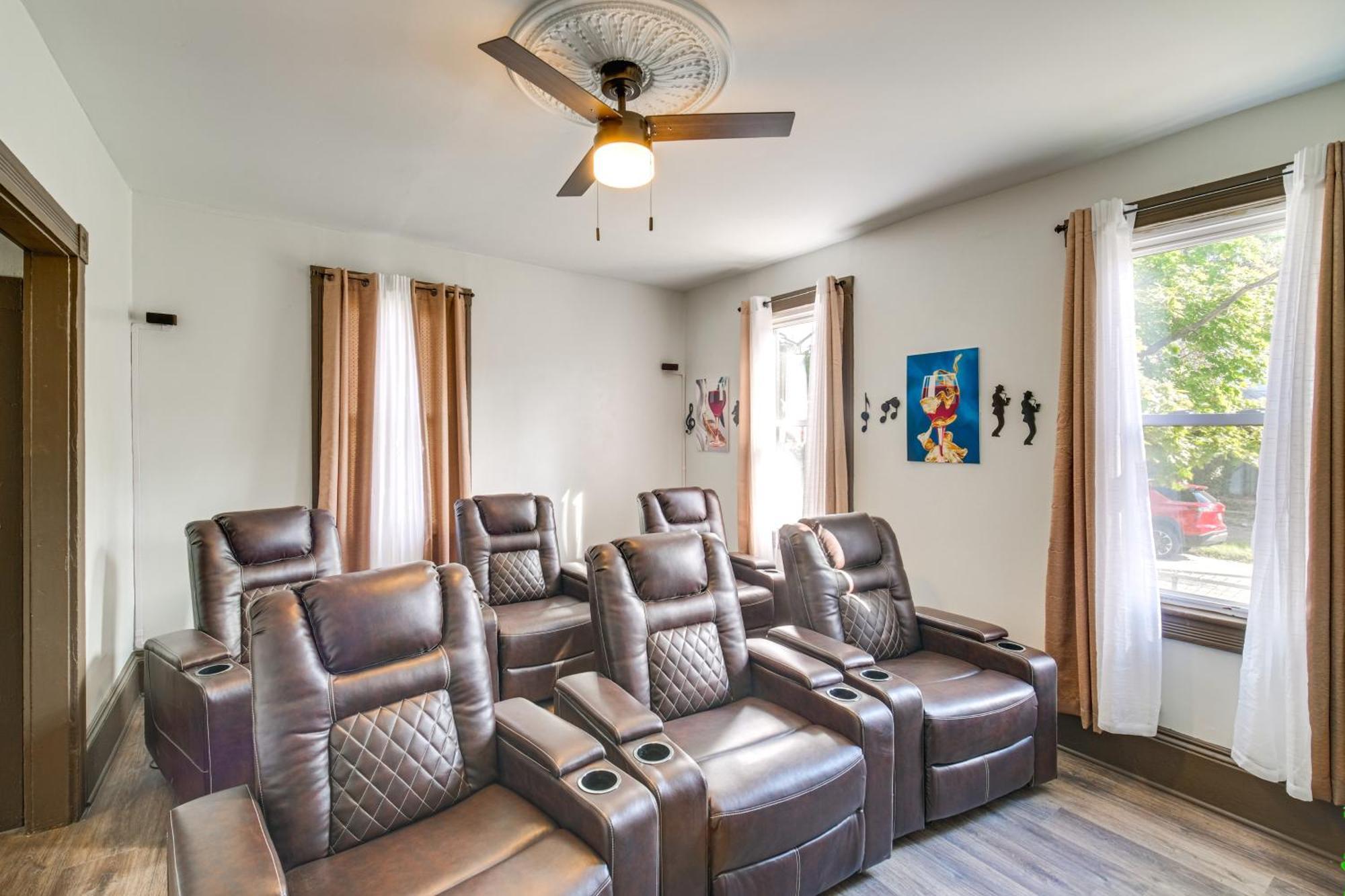 Holiday home 4 Mi To Dtwn With Patio In Cleveland! *
