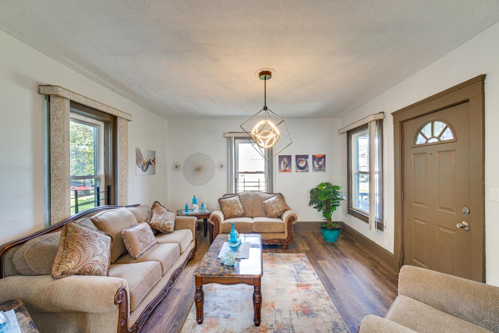 4 Mi To Dtwn With Patio In Cleveland! Holiday home Cleveland