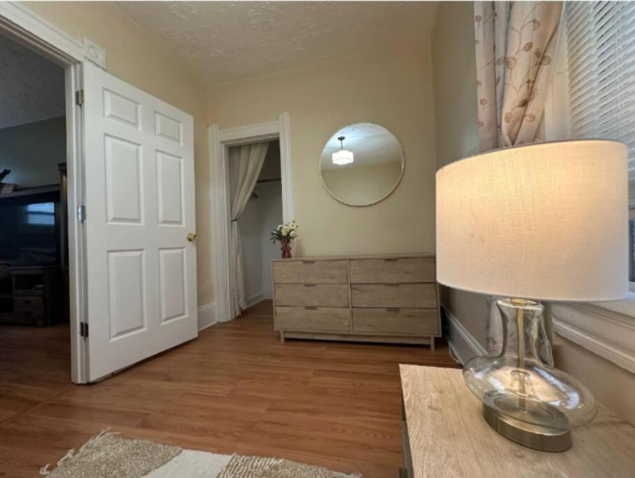 Charming 2br With Office Apartment Cleveland