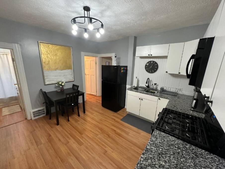 Apartment Charming 2br With Office