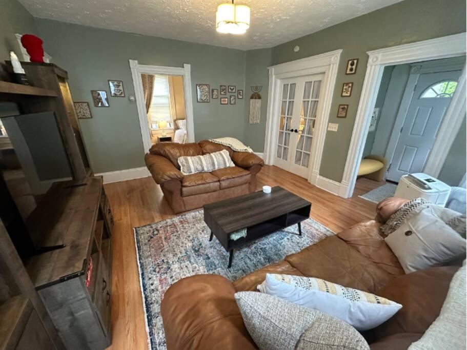 Charming 2br With Office Apartment *