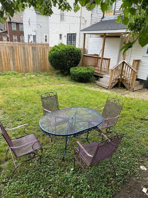 Charming 2br With Office Apartment Cleveland