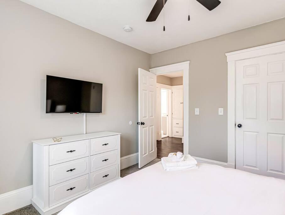 Upscale Near Downtown Cle, R&r Hof, Beach, Arena * Cleveland