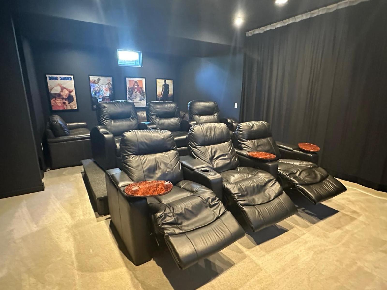Contemporary Luxe Living I Pet + Baby Friendly * Cleveland