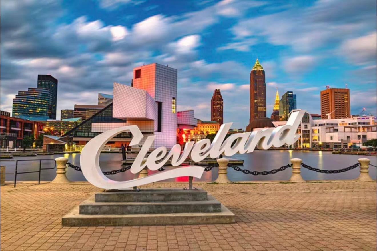 Cal King Bed Free Parking By Downtown & Clinic Cleveland