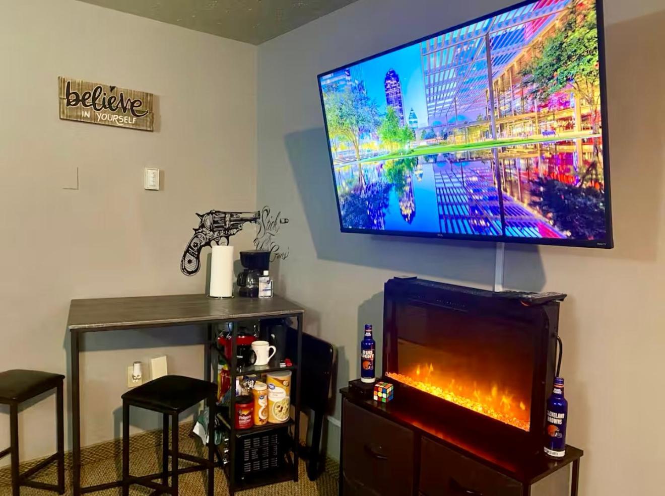 Cal King Bed Free Parking By Downtown & Clinic Apartment *