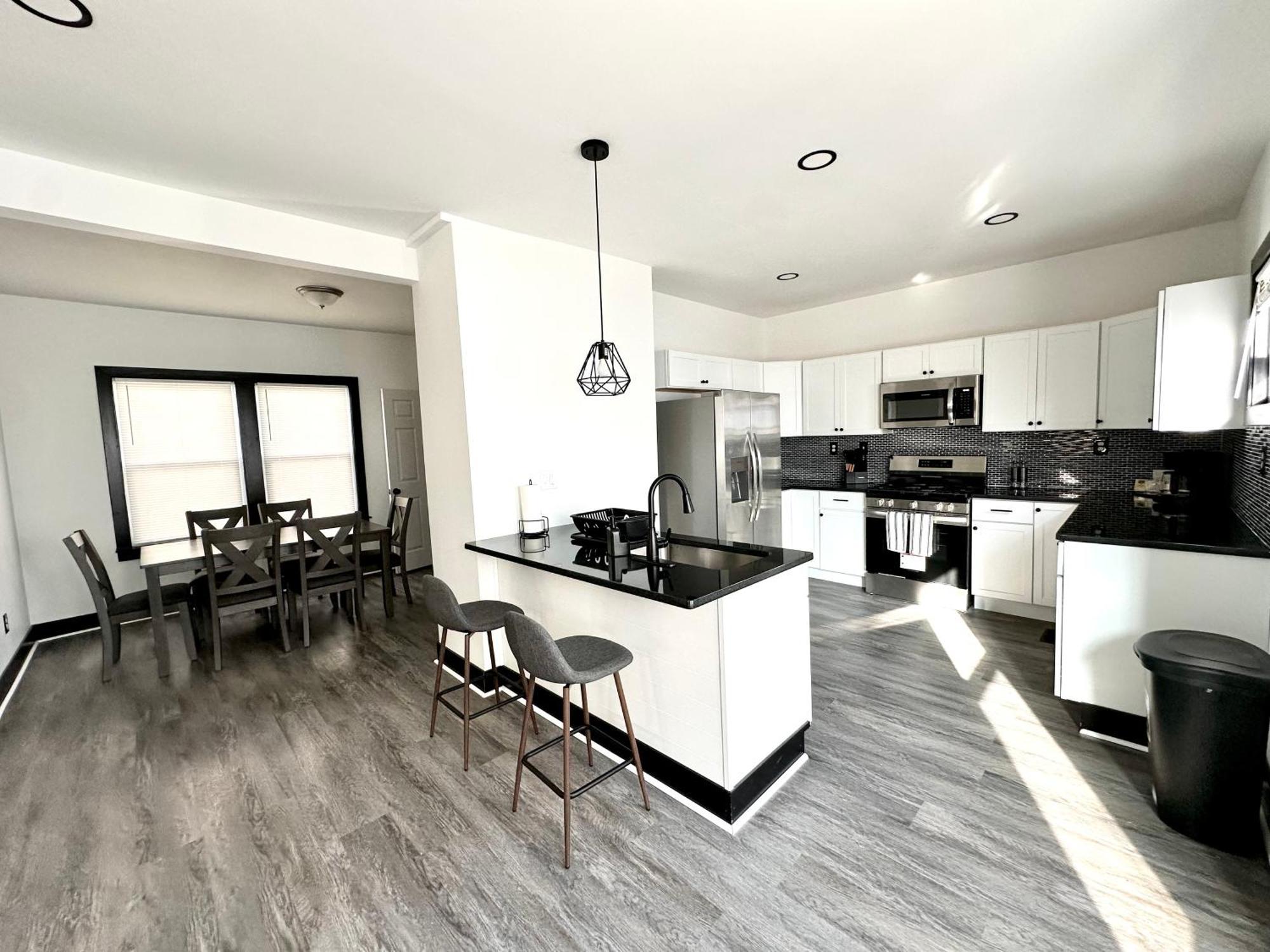 Apartment Fully Renovated Modern 4bedroom 3bath Close To Downtown Fully Furnished *