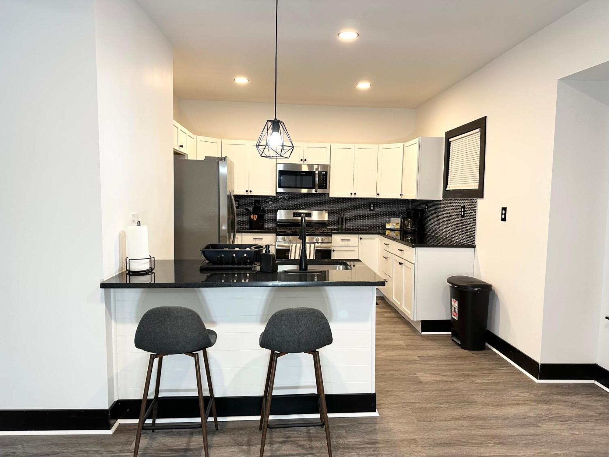 Fully Renovated Modern 4bedroom 3bath Close To Downtown Fully Furnished Apartment Cleveland
