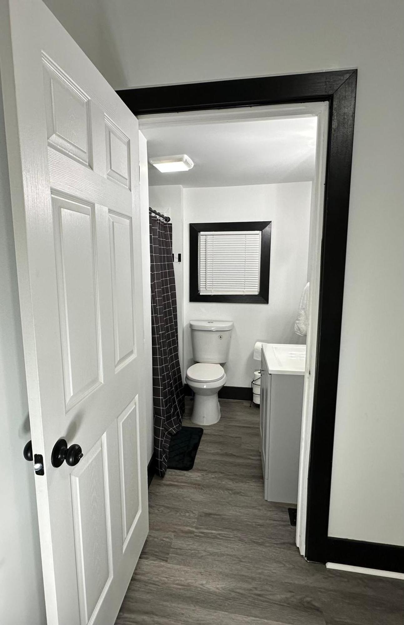 Fully Renovated Modern 4bedroom 3bath Close To Downtown Fully Furnished