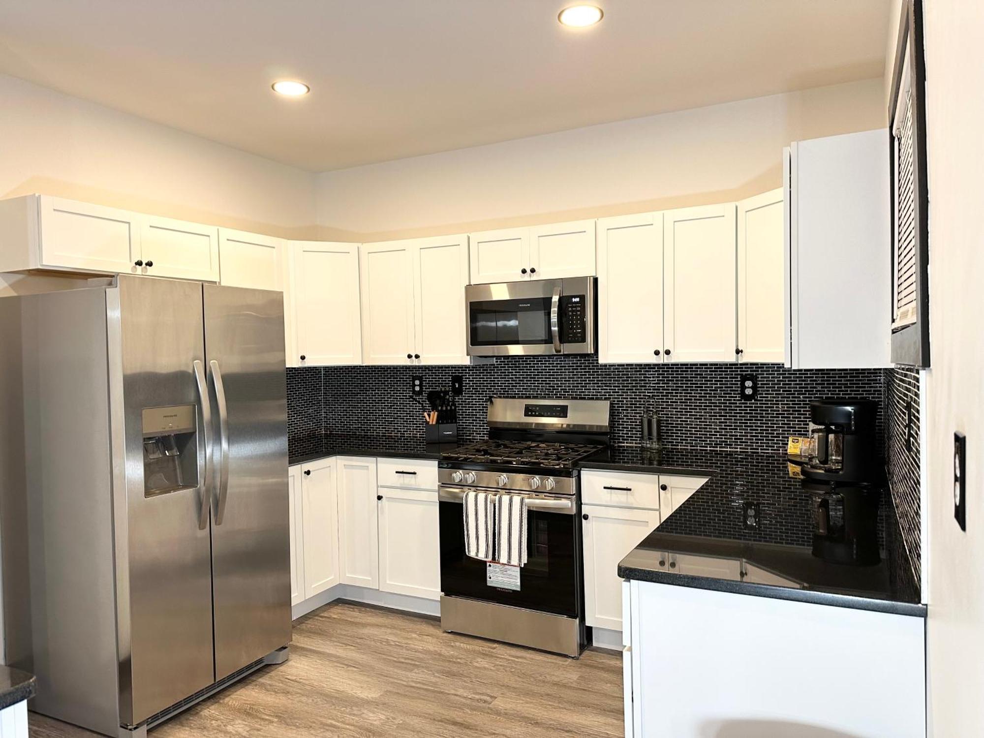 Fully Renovated Modern 4bedroom 3bath Close To Downtown Fully Furnished Cleveland
