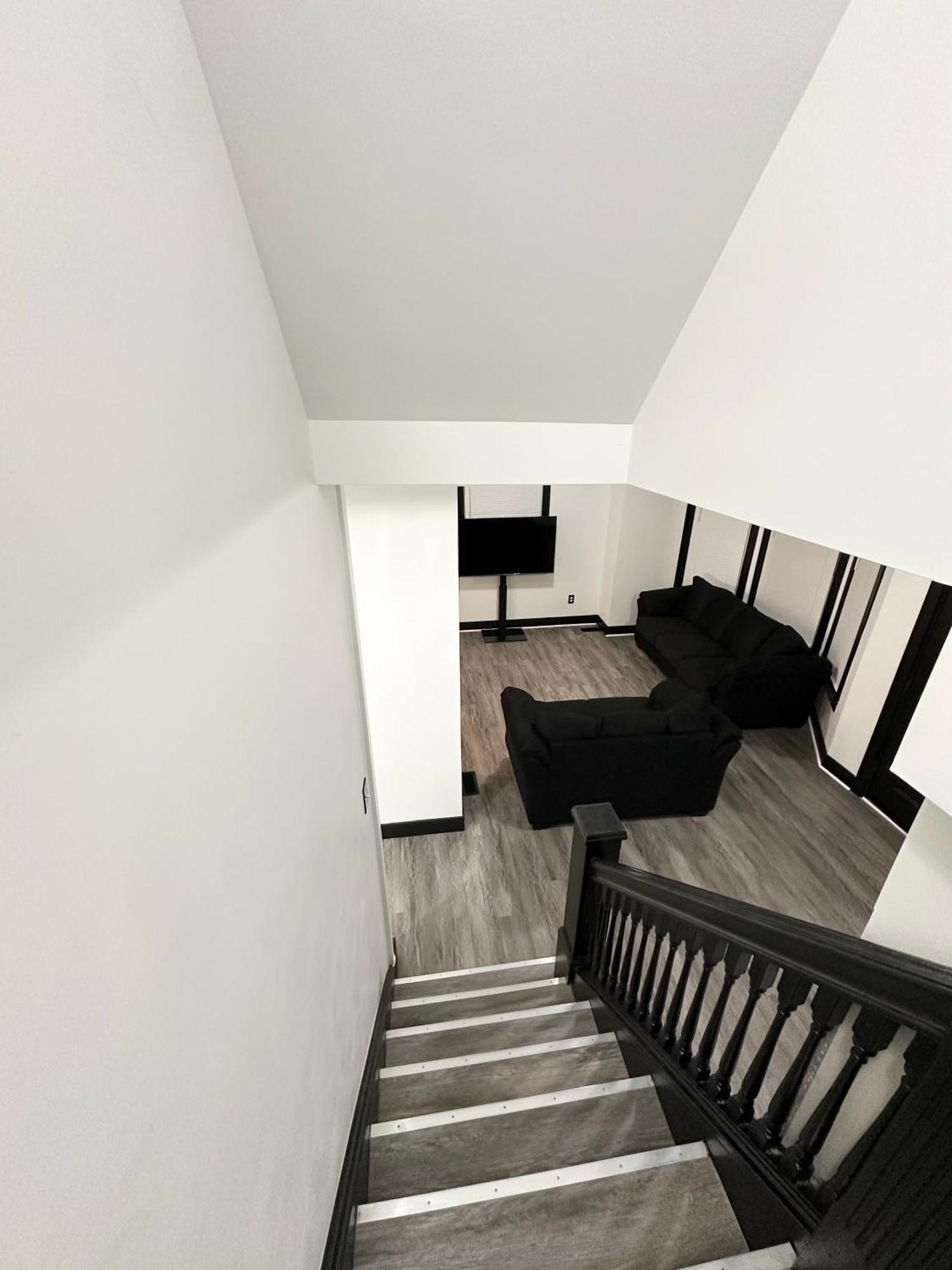 Fully Renovated Modern 4bedroom 3bath Close To Downtown Fully Furnished