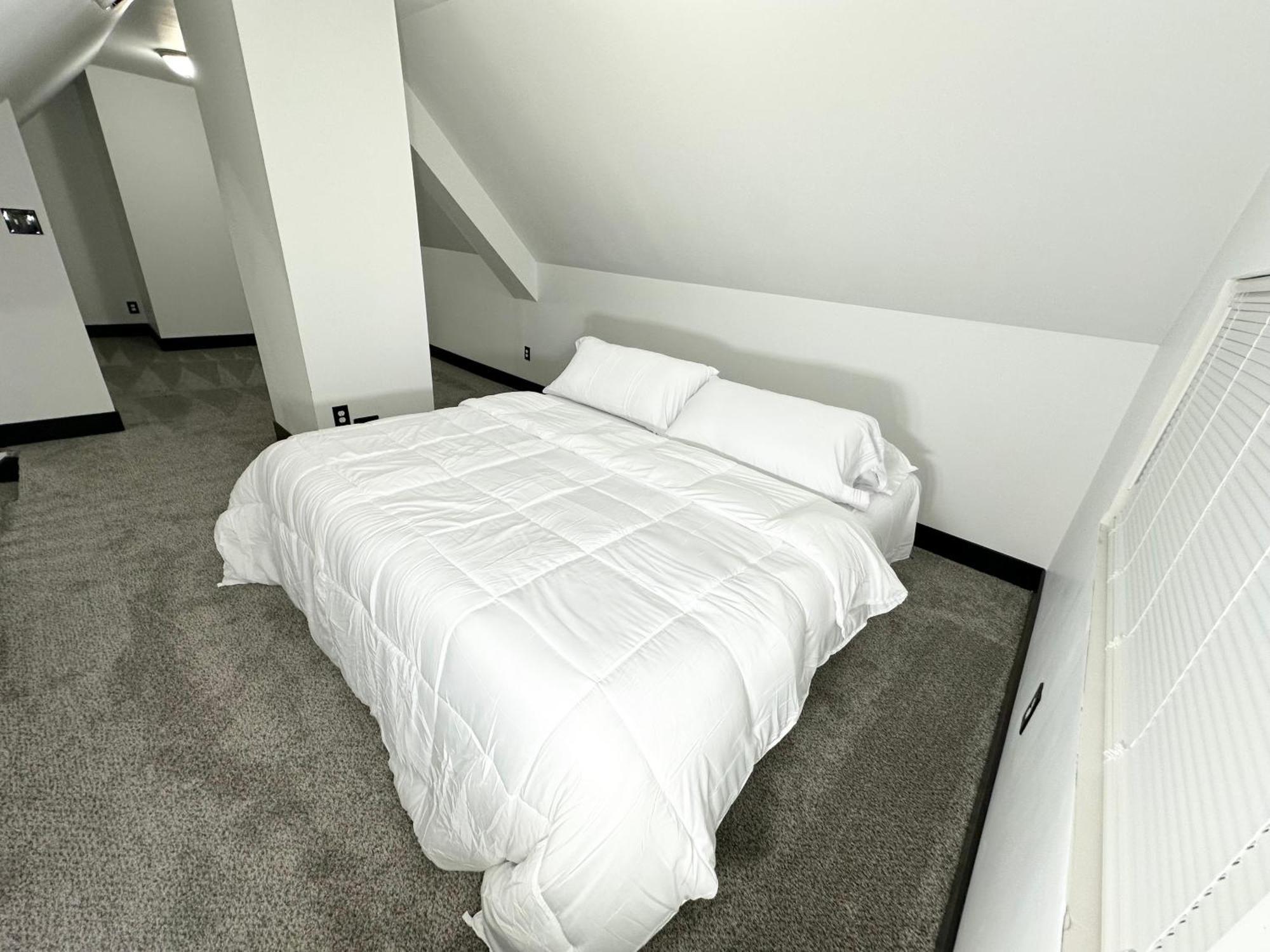 Apartment Fully Renovated Modern 4bedroom 3bath Close To Downtown Fully Furnished Cleveland