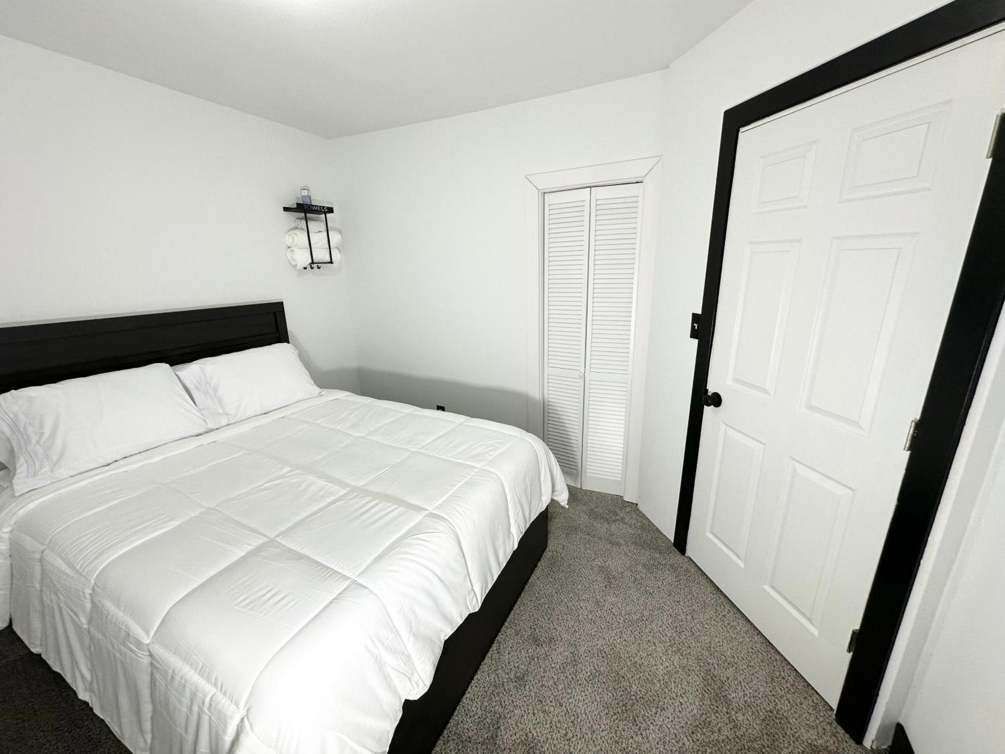 Fully Renovated Modern 4bedroom 3bath Close To Downtown Fully Furnished *
