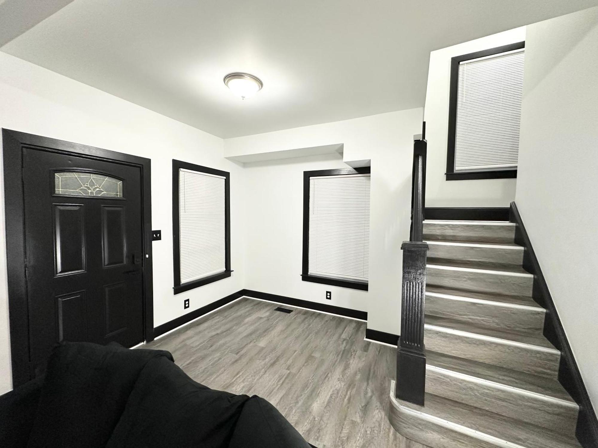Fully Renovated Modern 4bedroom 3bath Close To Downtown Fully Furnished Apartment