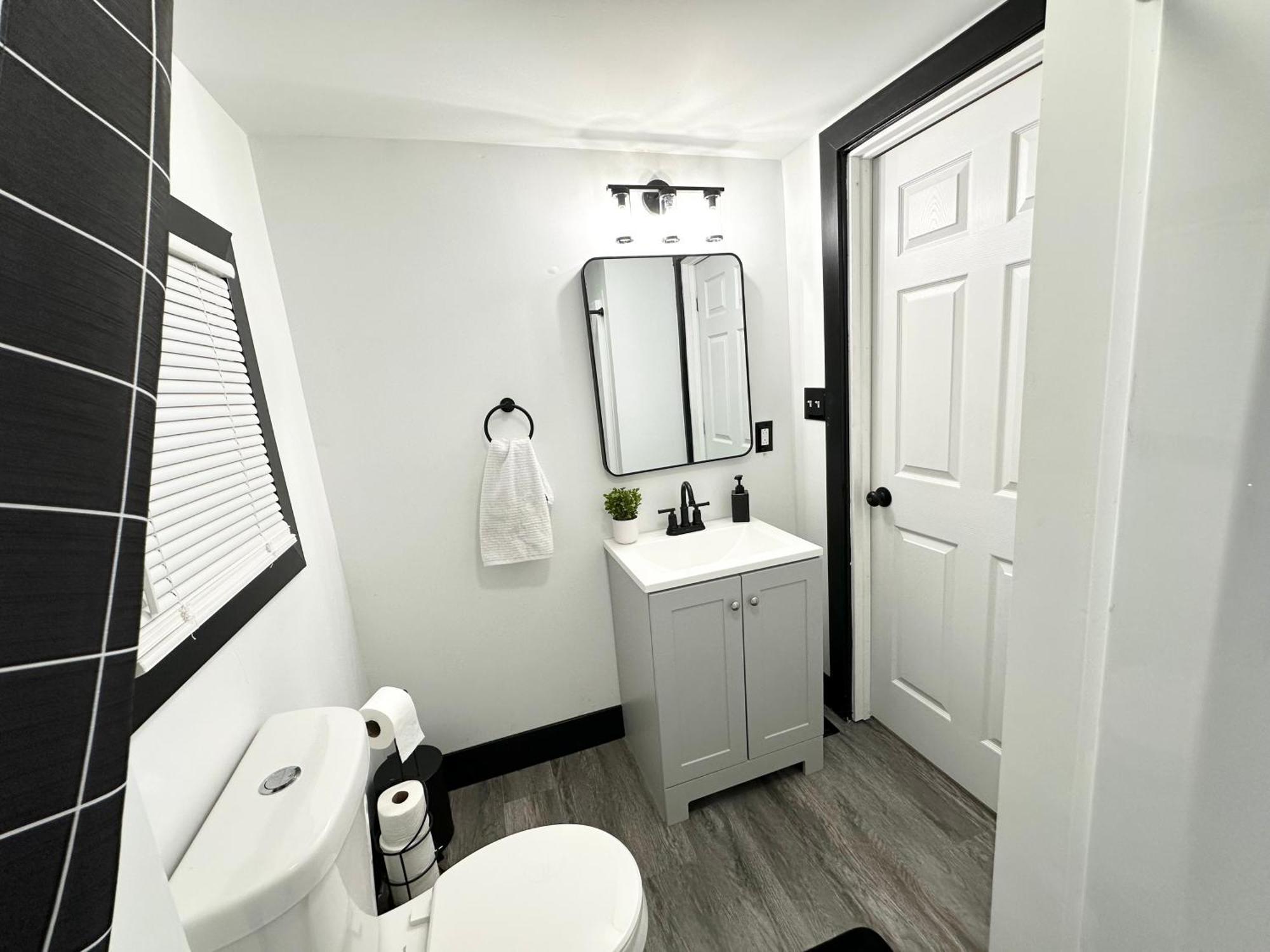 Apartment Fully Renovated Modern 4bedroom 3bath Close To Downtown Fully Furnished