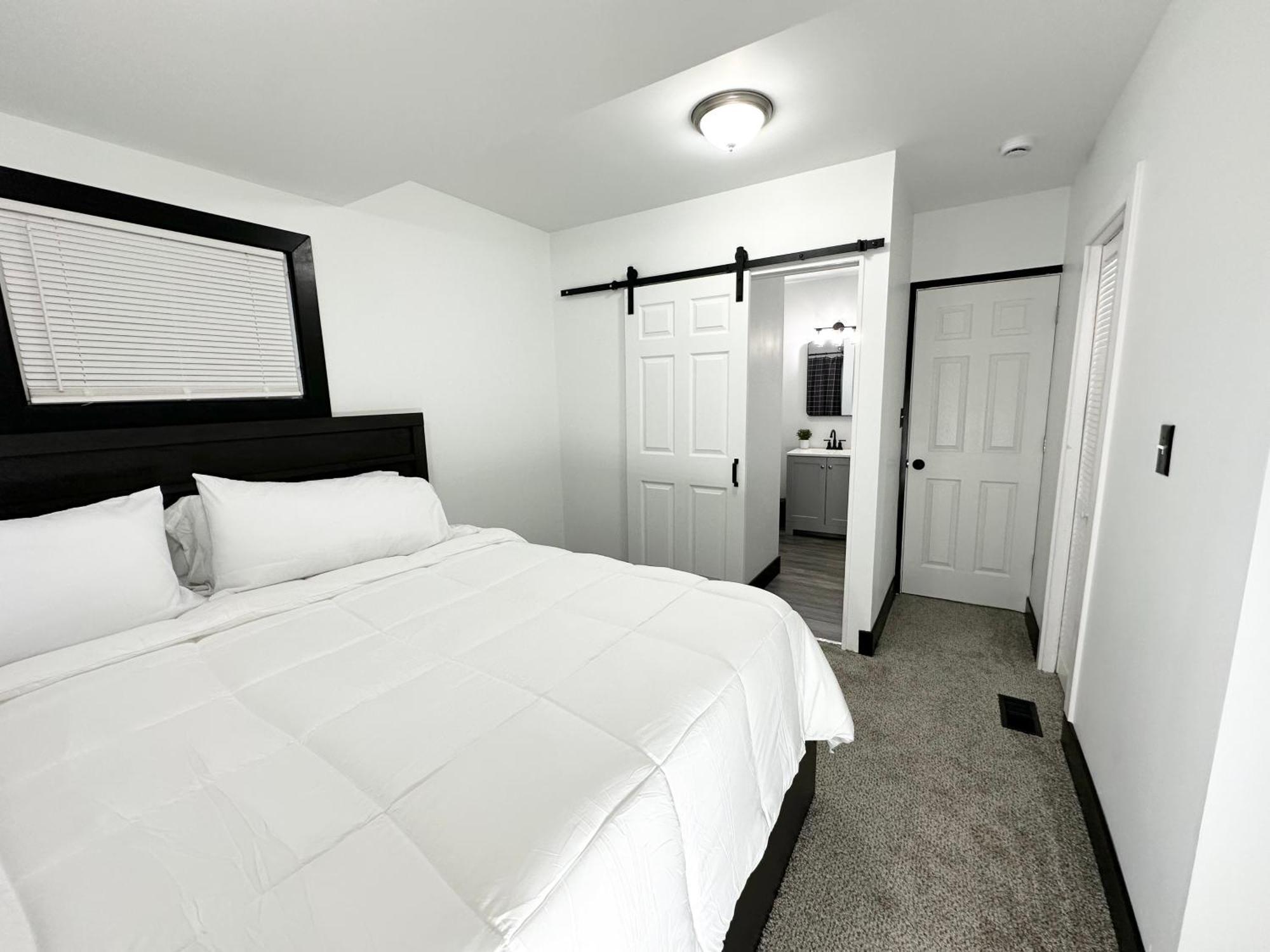 Apartment Fully Renovated Modern 4bedroom 3bath Close To Downtown Fully Furnished Cleveland