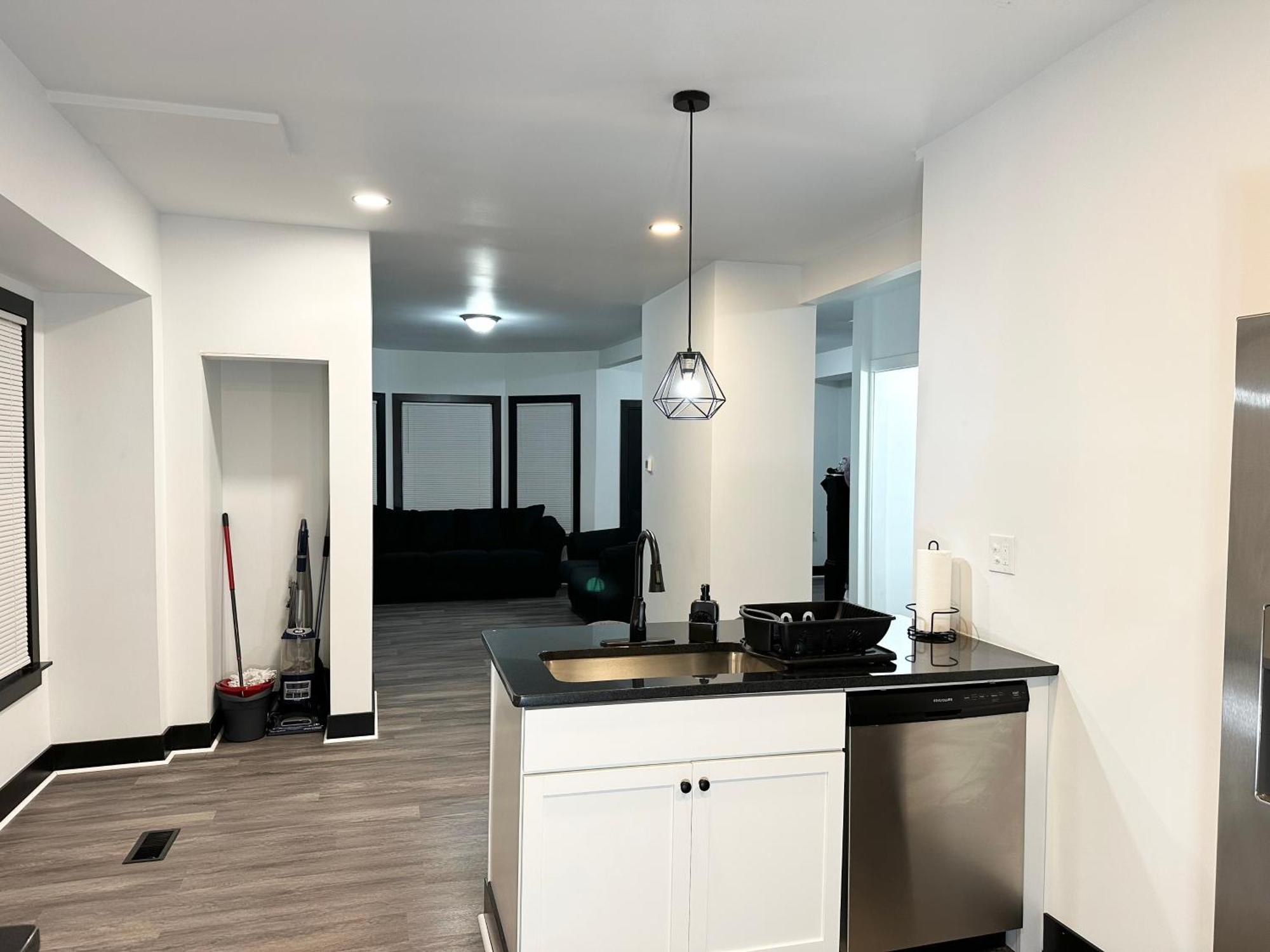 Apartment Fully Renovated Modern 4bedroom 3bath Close To Downtown Fully Furnished *