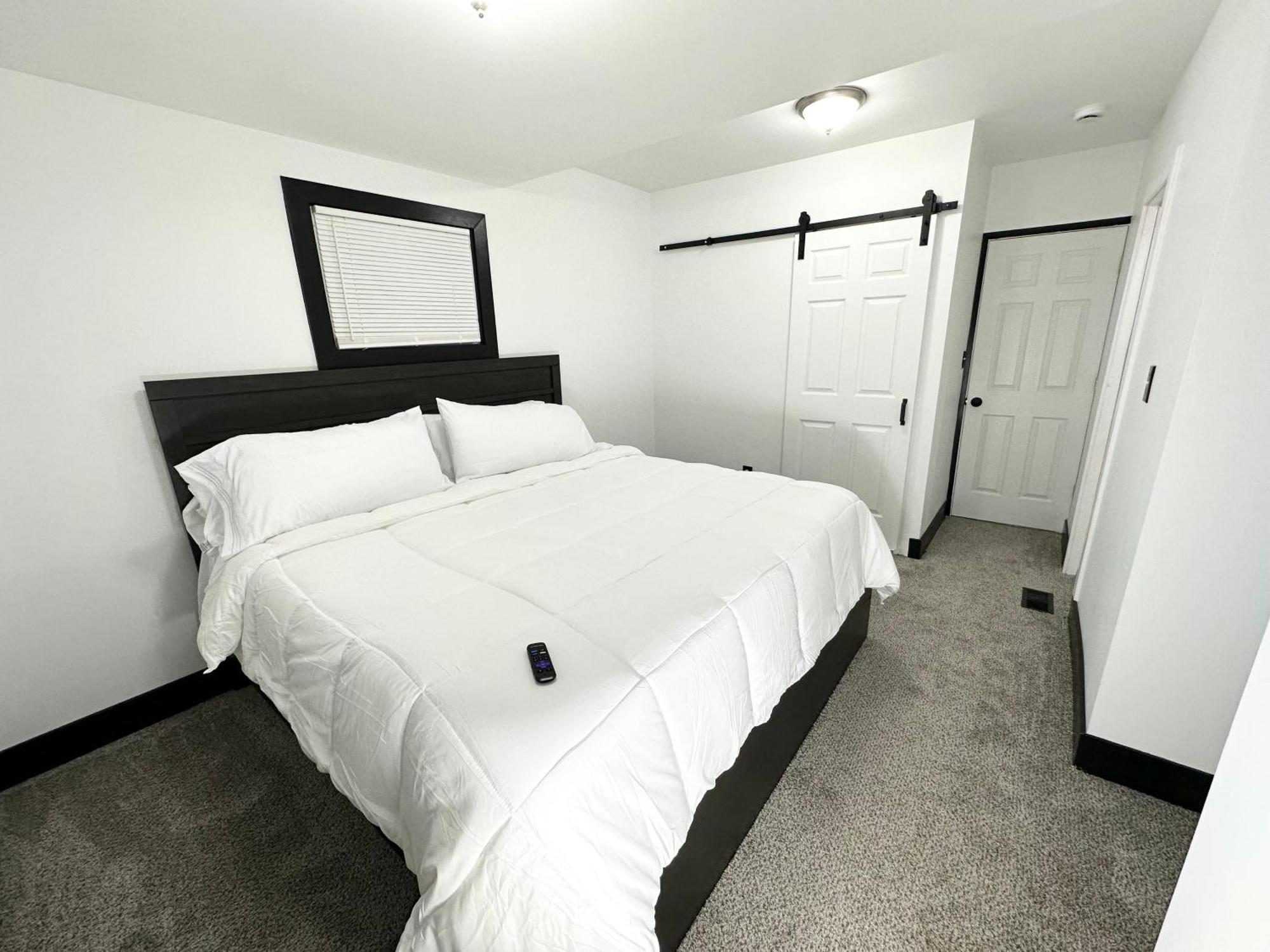 Fully Renovated Modern 4bedroom 3bath Close To Downtown Fully Furnished *