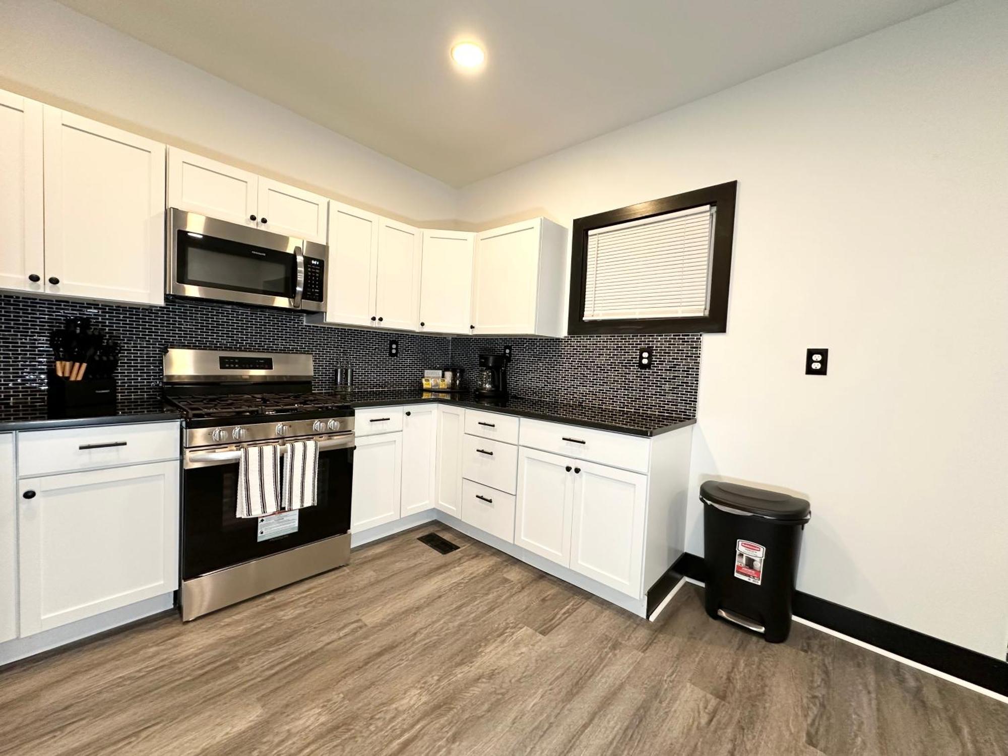 Fully Renovated Modern 4bedroom 3bath Close To Downtown Fully Furnished * Cleveland